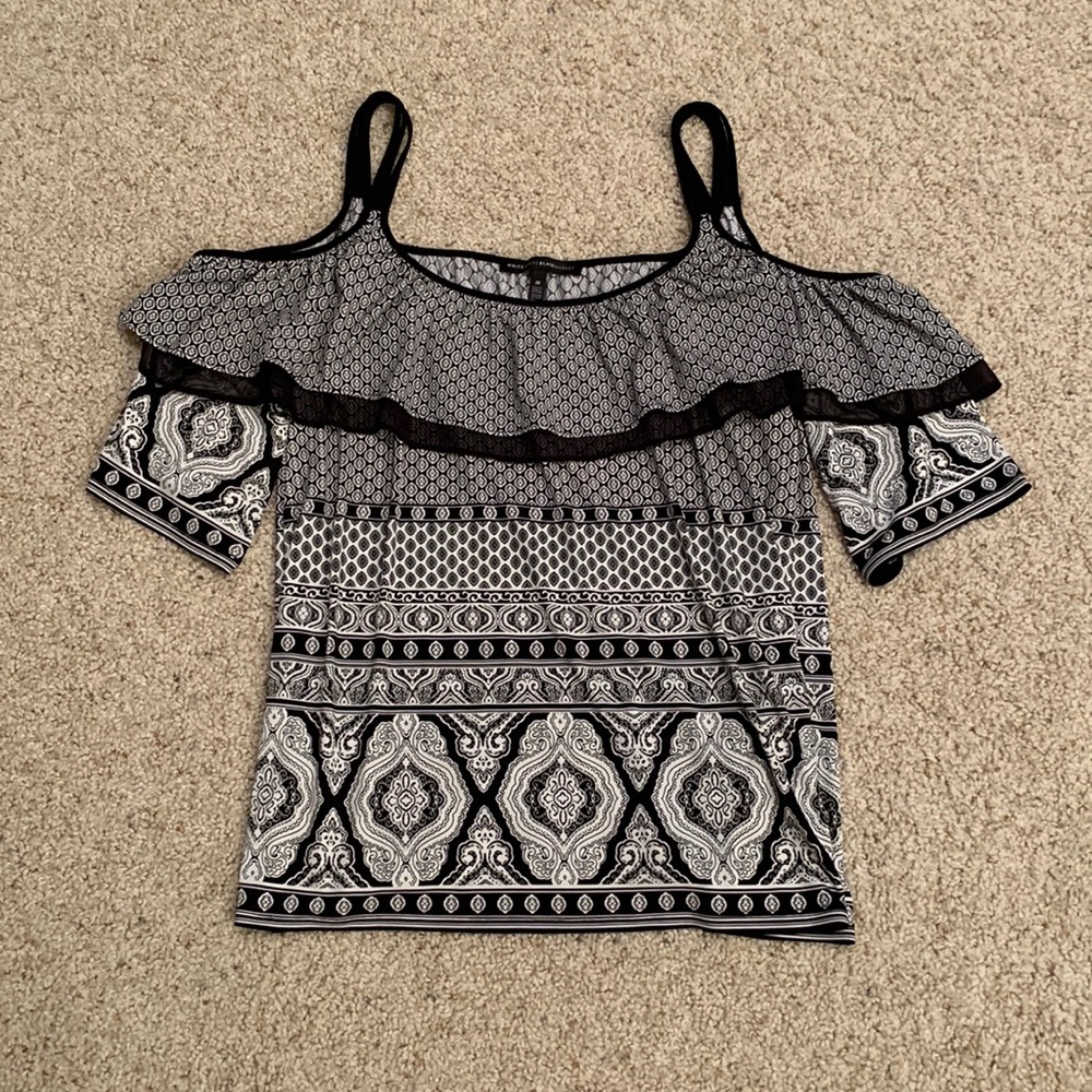 White House Black Market (WHBM)
Beautiful Cold Shoulder Blouse Top - Size M